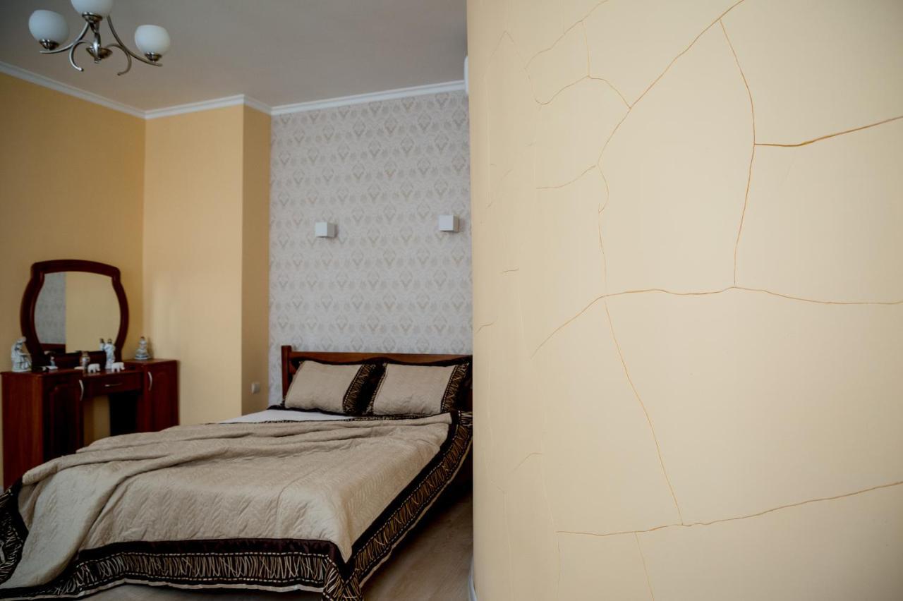 Apartment On Valova Street Lviv Buitenkant foto